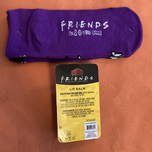 FRIENDS No-Show Socks & Taste Beauty Coffee Cup Shaped Lip Balm Gift Set - Picture 2 of 7